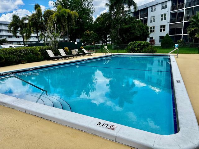111 Royal Park Drive 1F, Oakland Park, FL 33309