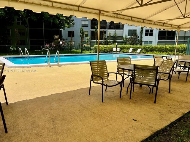 111 Royal Park Drive 1F, Oakland Park, FL 33309