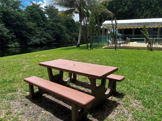 111 Royal Park Drive 1F, Oakland Park, FL 33309