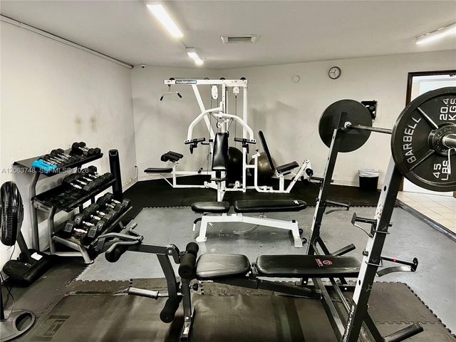 111 Royal Park Drive 1F, Oakland Park, FL 33309