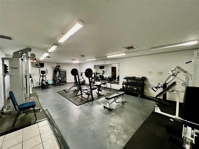 111 Royal Park Drive 1F, Oakland Park, FL 33309
