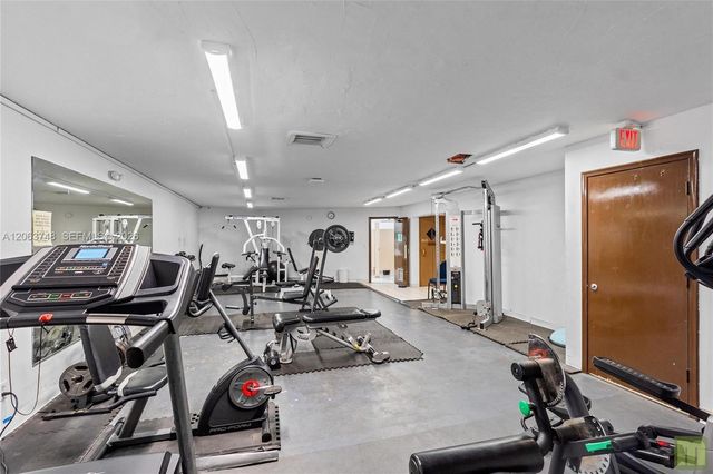 111 Royal Park Drive 1F, Oakland Park, FL 33309