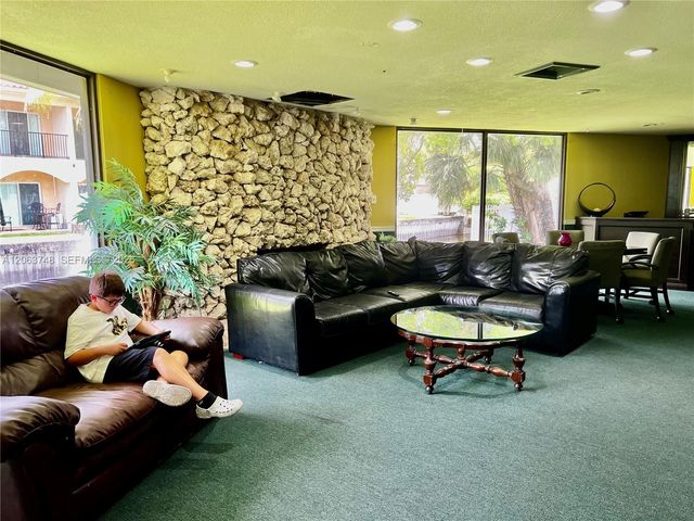 111 Royal Park Drive 1F, Oakland Park, FL 33309