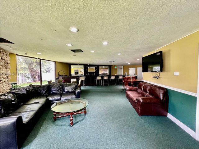 111 Royal Park Drive 1F, Oakland Park, FL 33309