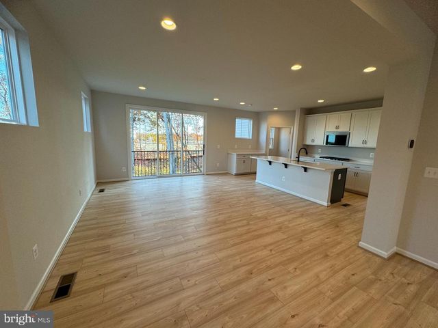2484 SCOTCH BONNET DR, Winchester, VA 22603