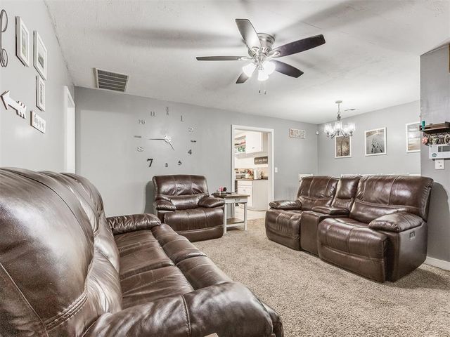 1000 N Locust Lane, Midwest City, OK 73110