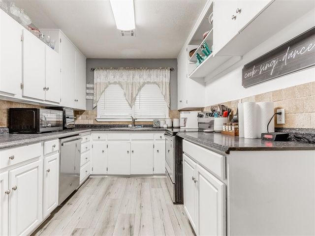 1000 N Locust Lane, Midwest City, OK 73110