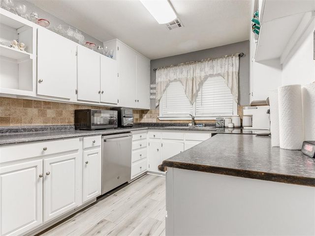 1000 N Locust Lane, Midwest City, OK 73110