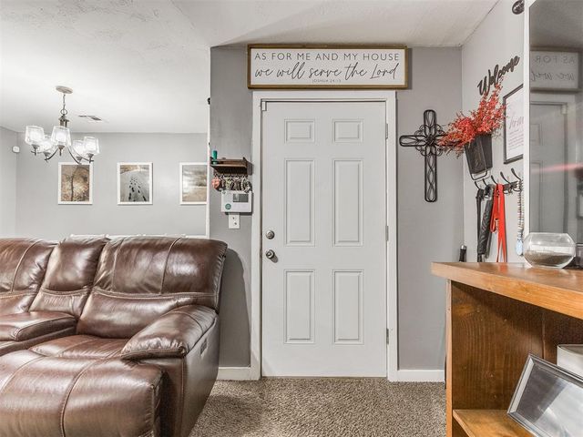 1000 N Locust Lane, Midwest City, OK 73110