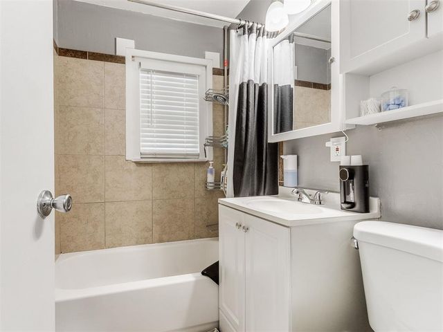 1000 N Locust Lane, Midwest City, OK 73110