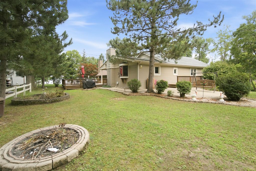 94482 Drive A, Lawton, MI 49065