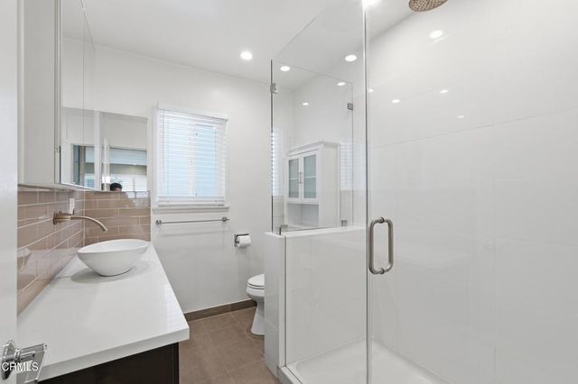 5236 Bellingham Avenue, Los Angeles, CA 91607