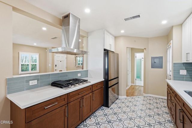 5236 Bellingham Avenue, Los Angeles, CA 91607