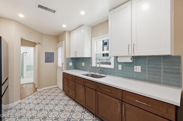 5236 Bellingham Avenue, Los Angeles, CA 91607