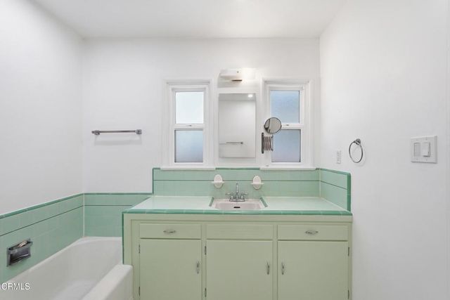 5236 Bellingham Avenue, Los Angeles, CA 91607