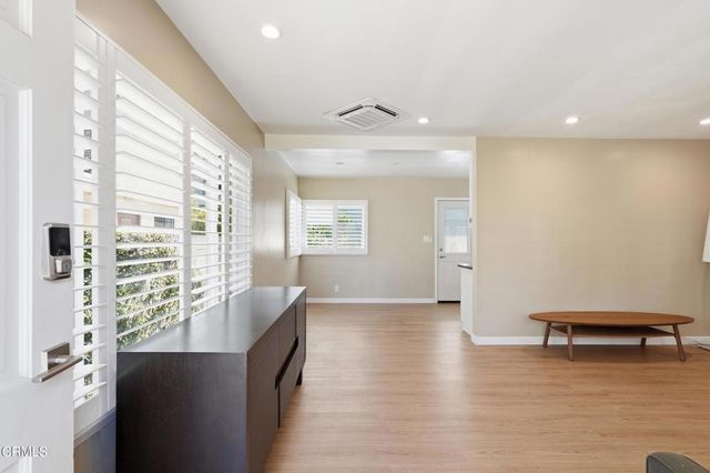 5236 Bellingham Avenue, Los Angeles, CA 91607