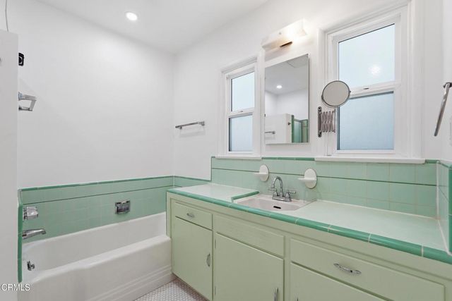 5236 Bellingham Avenue, Los Angeles, CA 91607