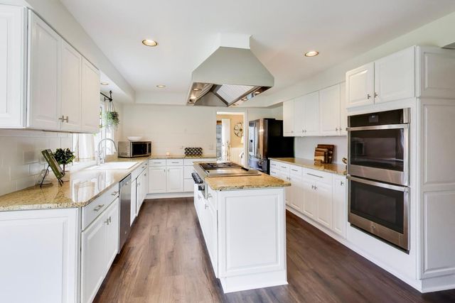 1 Aberdeen Road, Hawthorn Woods, IL 60047