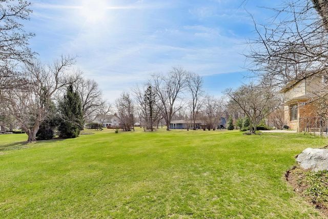 1 Aberdeen Road, Hawthorn Woods, IL 60047