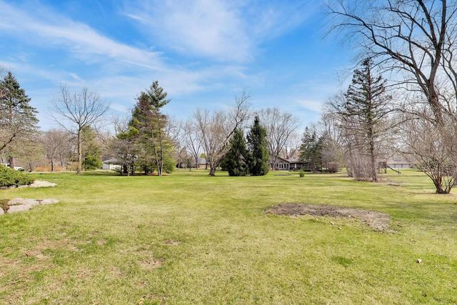 1 Aberdeen Road, Hawthorn Woods, IL 60047