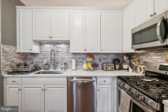 1621 LADUE CT #207, Woodbridge, VA 22191