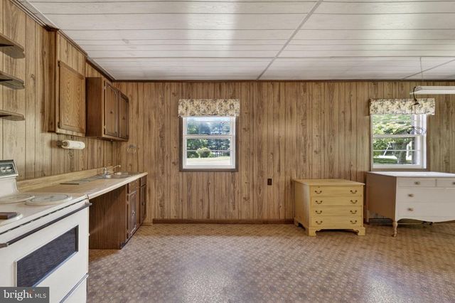15669 OAKLAND RD, Reva, VA 22735