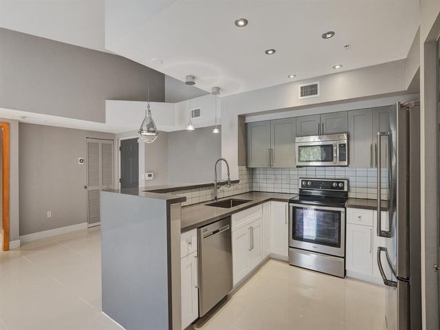 2351 W PRESERVE Way 303, Miramar, FL 33025