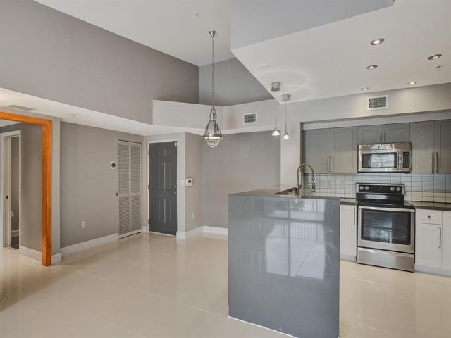 2351 W PRESERVE Way 303, Miramar, FL 33025