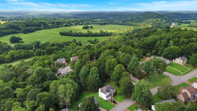 162 Overlook Ct, Kingston Springs, TN 37082
