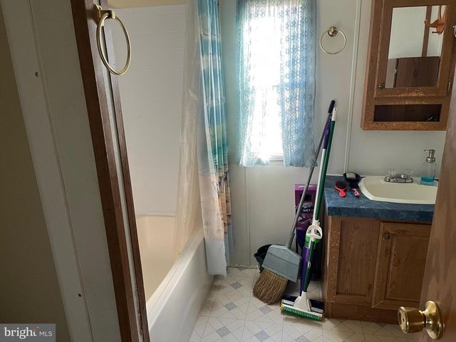 825 SNYDER CORNER RD, Red Lion, PA 17356