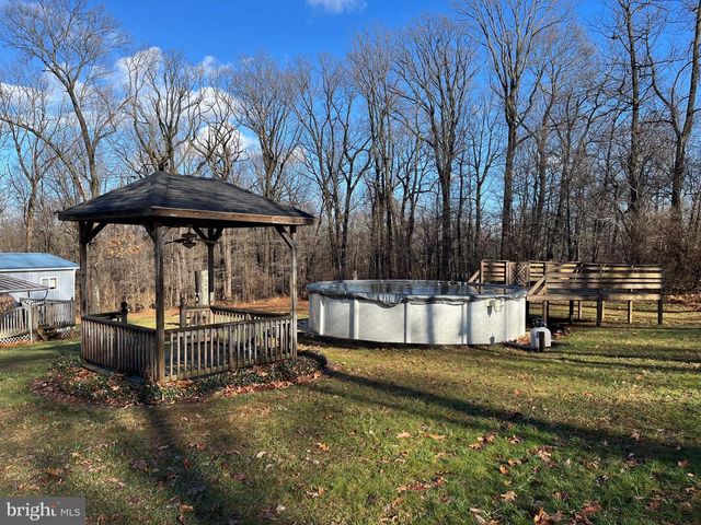 825 SNYDER CORNER RD, Red Lion, PA 17356