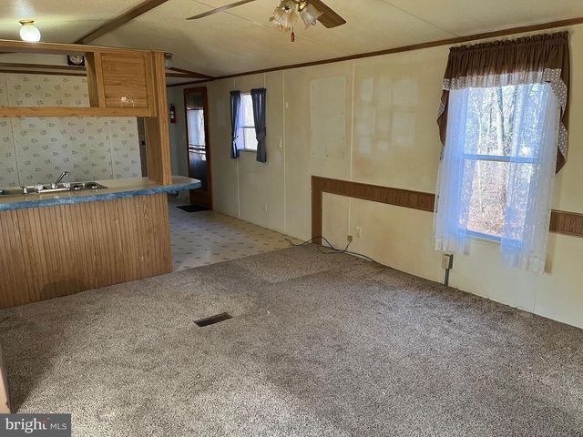 825 SNYDER CORNER RD, Red Lion, PA 17356