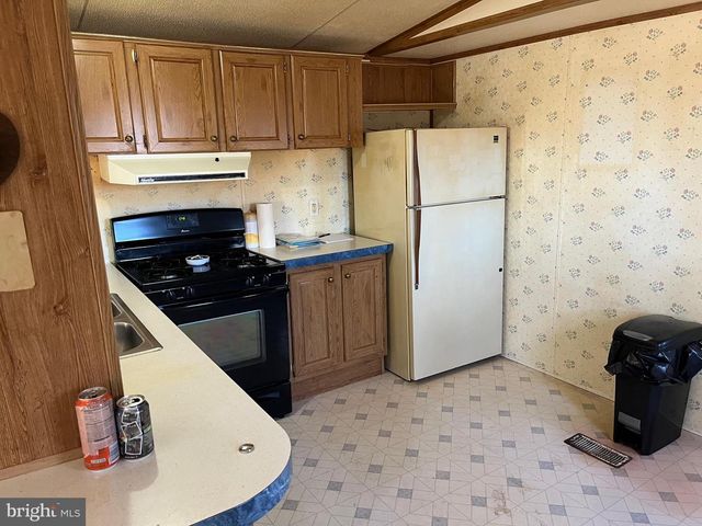 825 SNYDER CORNER RD, Red Lion, PA 17356