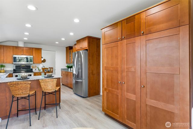 15710 SE 46th Way, Bellevue, WA 98006