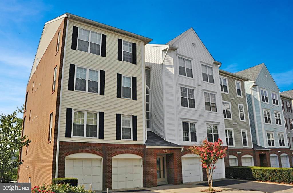 245 S PICKETT ST #102, Alexandria, VA 22304