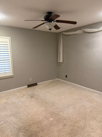 2702 Paula Drive Drive, West Plains, MO 65775