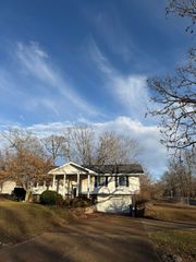 2702 Paula Drive Drive, West Plains, MO 65775