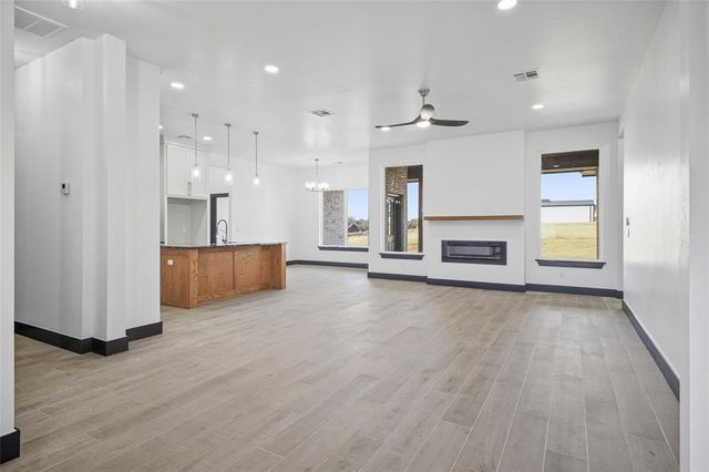 2436 Canyon Circle, Blanchard, OK 73010