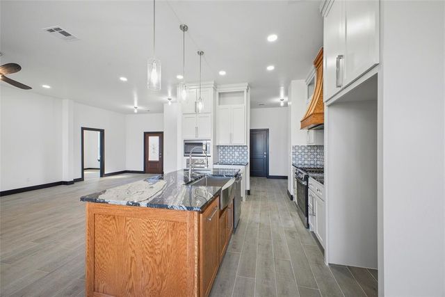 2436 Canyon Circle, Blanchard, OK 73010