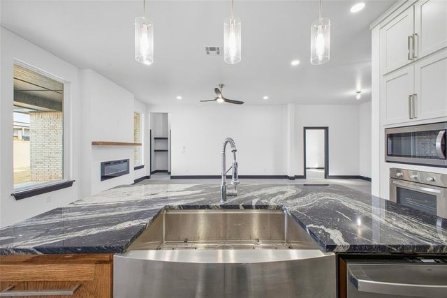 2436 Canyon Circle, Blanchard, OK 73010