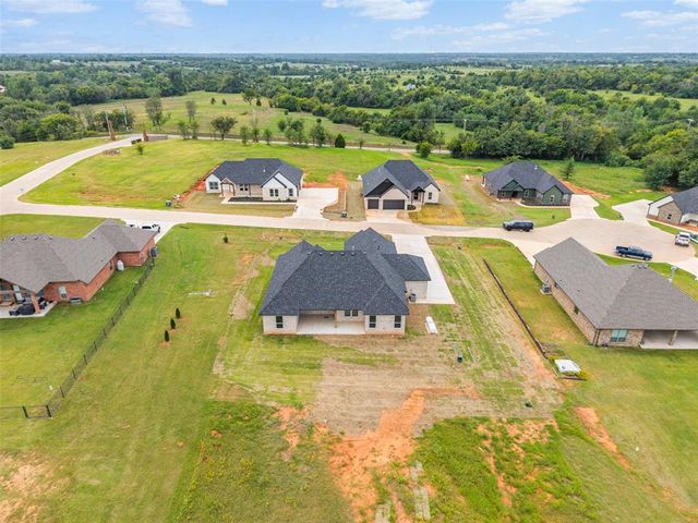 2436 Canyon Circle, Blanchard, OK 73010