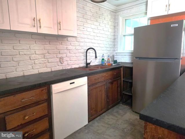 29 E SECOND ST, Waynesboro, PA 17268