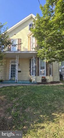 29 E SECOND ST, Waynesboro, PA 17268