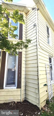 29 E SECOND ST, Waynesboro, PA 17268