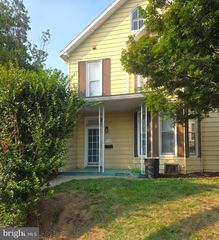 29 E SECOND ST, Waynesboro, PA 17268