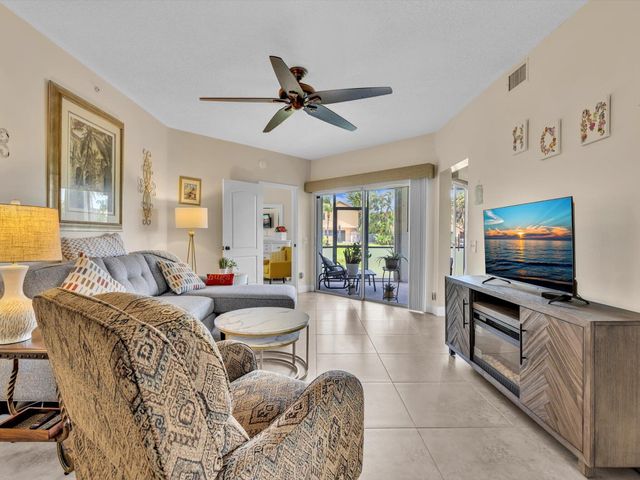 23156 Fountain View Drive D, Boca Raton, FL 33433