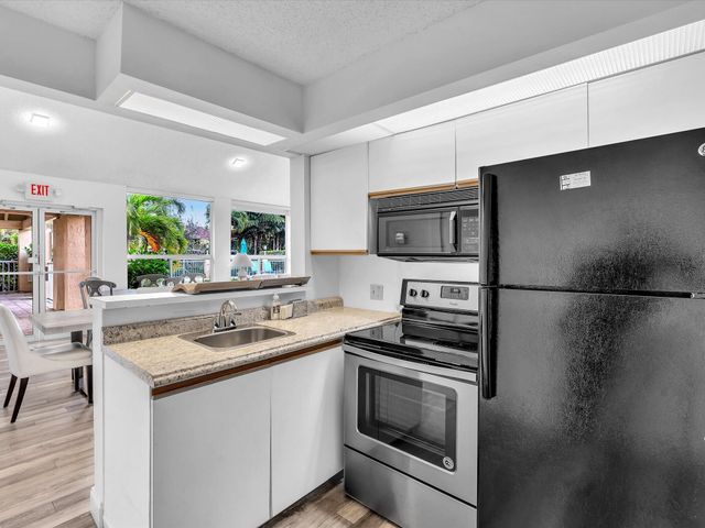 23156 Fountain View Drive D, Boca Raton, FL 33433
