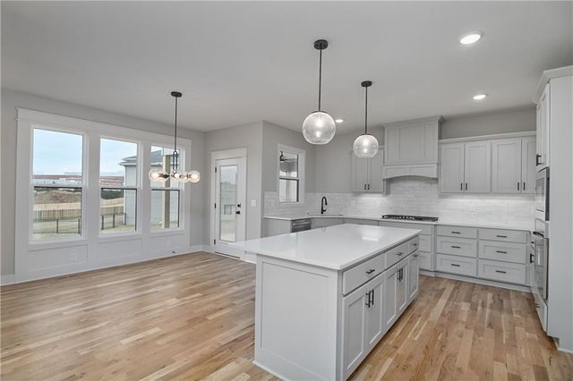 6009 Arapahoe Street, Shawnee, KS 66226