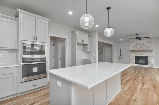 6009 Arapahoe Street, Shawnee, KS 66226