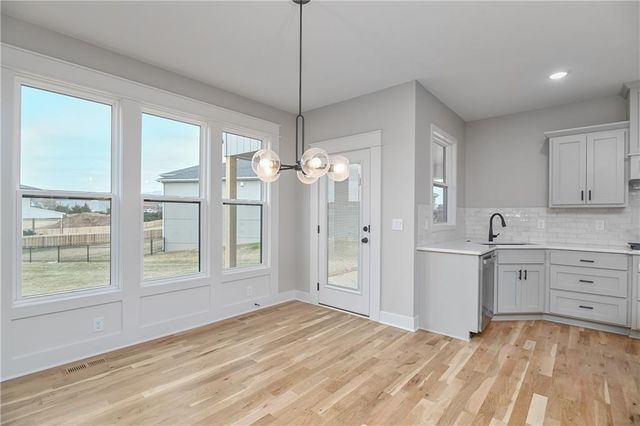 6009 Arapahoe Street, Shawnee, KS 66226